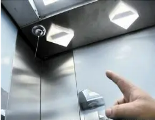 北京商业大厦办公楼电梯监控如何安装？凯源恒润北京监控安装工程公司专业让您放心！
