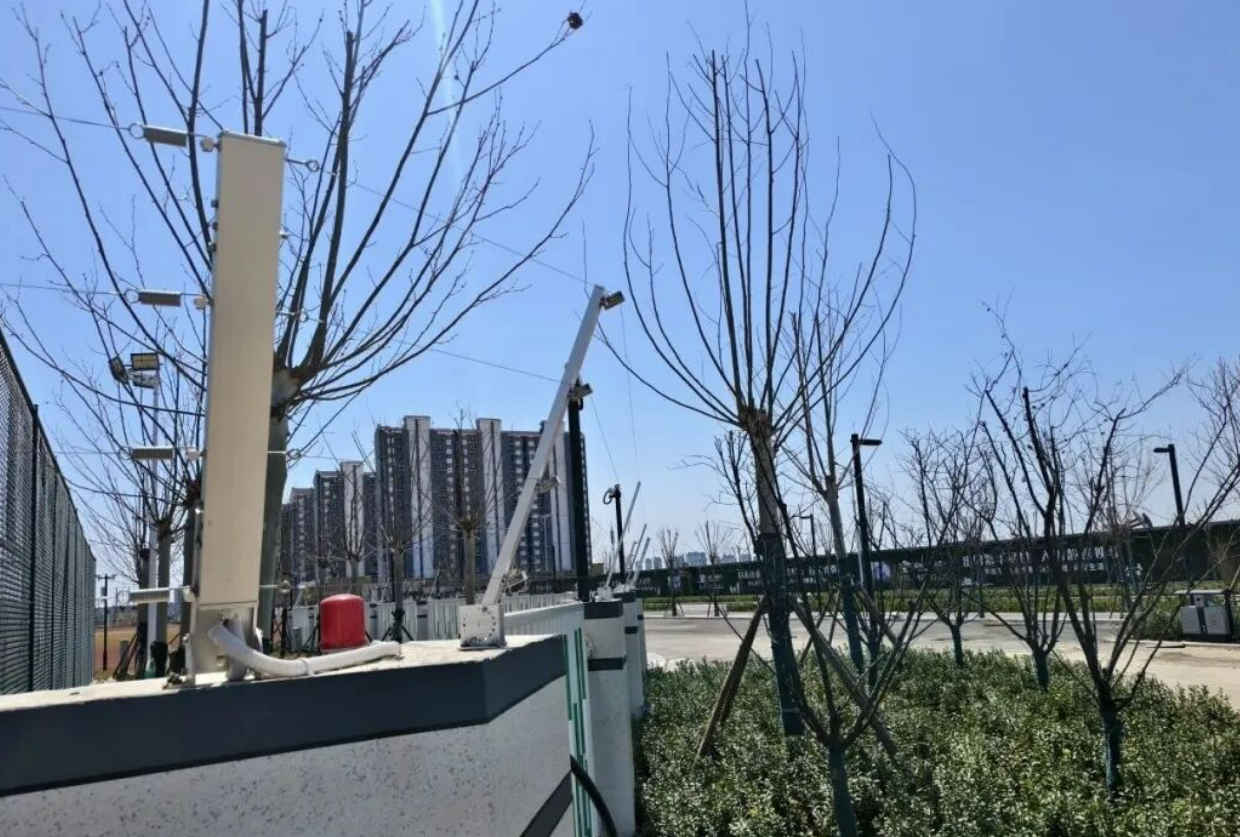 北京小区报警系统中常用的电子围栏误报率高不高?凯源恒润北京监控安装工程公司带你了解!