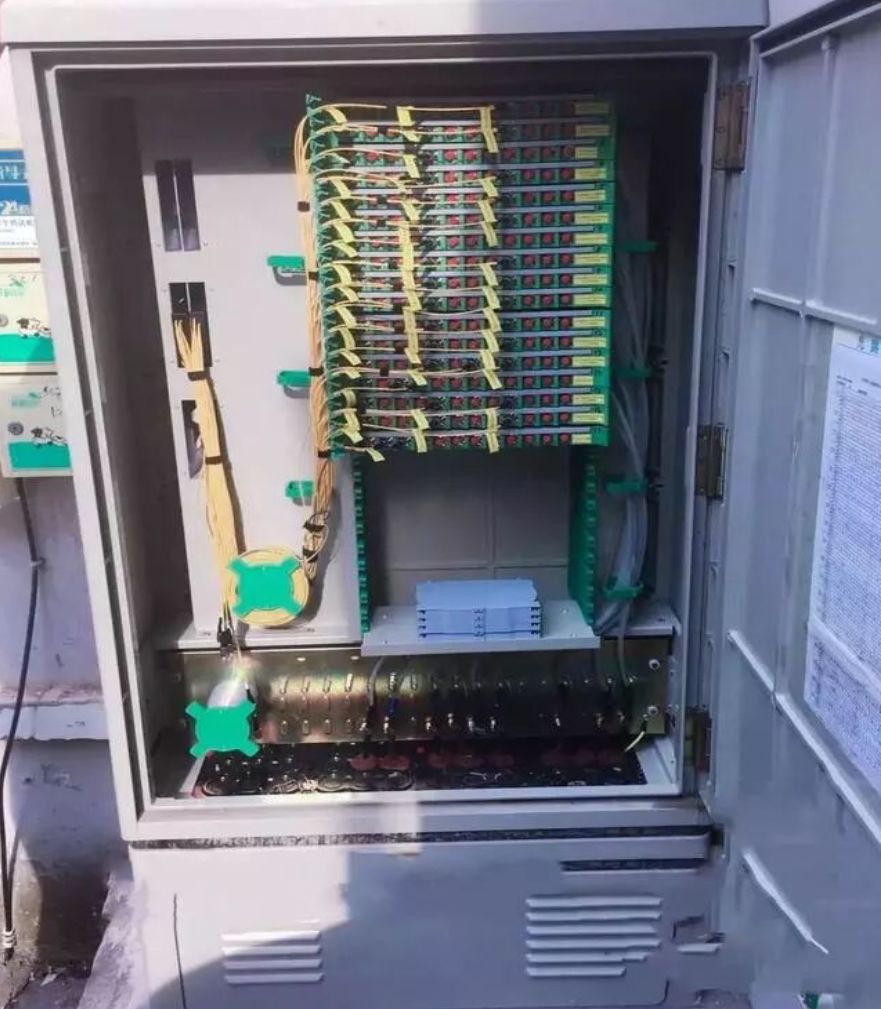 北京小区弱电智能化系统工程找凯源恒润北京监控安装工程公司，分享弱电系统光交箱尾纤布线规范！