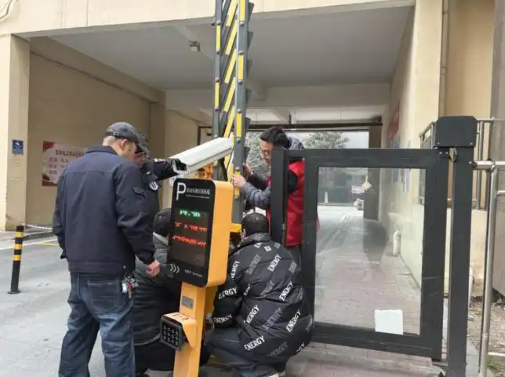 北京小区道闸车牌机频繁断网怎么办？凯源恒润北京监控安装工程公司分享监控与道闸共用路由器，到底是谁的锅？
